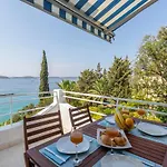 Shades Of Blue Apartment *