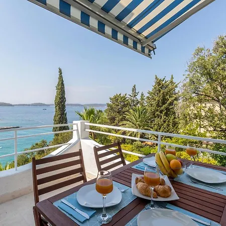 Shades Of Blue Apartman *